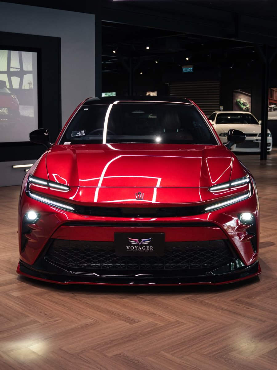Venosier's tweet photo. Toyota Crown https://t.co/j2fLFFDmGG