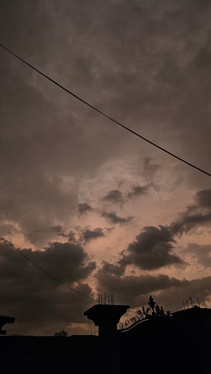 ttom772's tweet photo. "هوّن عليك..
لا أحد يملك أن يضرّك أو ينفعك إلا بما أذن الله به"🌥 https://t.co/IB113Ei0lZ