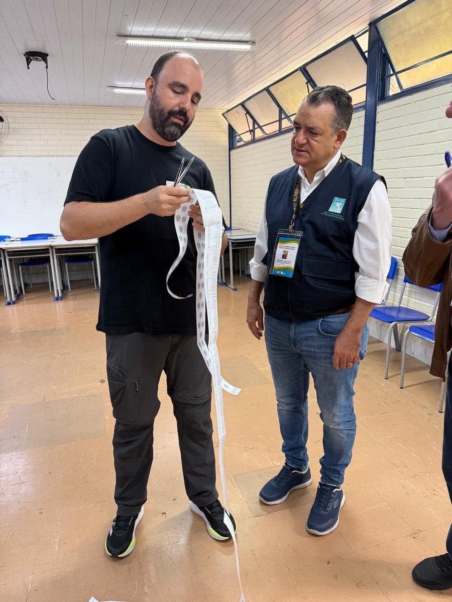 juntacentral's tweet photo. Una delegación de la Junta Central Electoral participa en dos Misiones de Observación Electoral (#MOE) de la @UNIORE, desarrolladas de manera paralela en Brasil 🇧🇷 y Paraguay 🇵🇾.

En Brasil, donde se celebran las Elecciones Generales, participa el presidente de la #JCE, Román Jáquez Liranzo, junto al asistente especial de presidencia, José Ramírez Segura. Su participación contribuye al acompañamiento internacional del proceso electoral y propicia el intercambio de experiencias y buenas prácticas entre organismos electorales de la región.