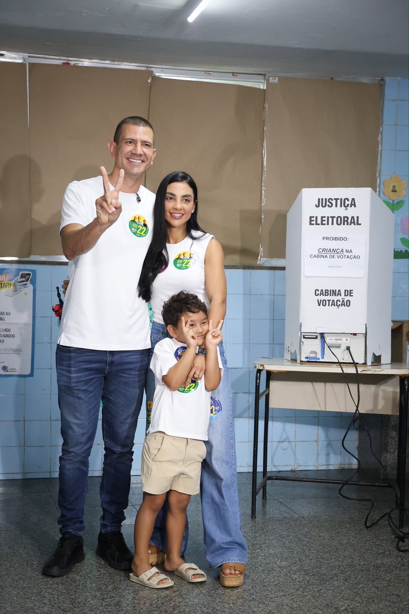 DouglasRuas_RJ's tweet photo. Hoje é dia de democracia! Estamos exercendo nosso direitão cidadão em família.

Um abençoado domingo a todos!

Viva o Rio! Viva a democracia! https://t.co/jWqQFkJJ1d