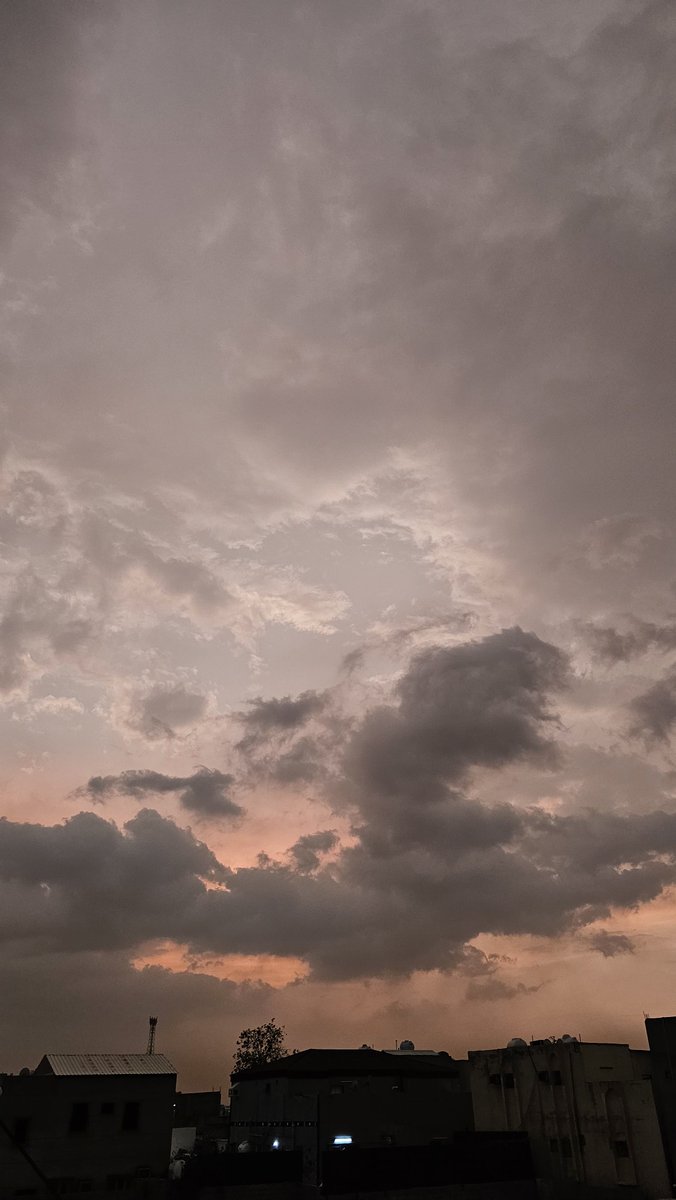 ttom772's tweet photo. "هوّن عليك..
لا أحد يملك أن يضرّك أو ينفعك إلا بما أذن الله به"🌥 https://t.co/IB113Ei0lZ