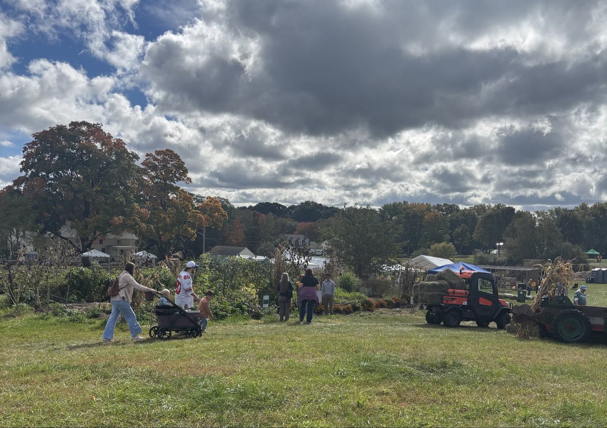 MiaForRep's tweet photo. Come on down today to Franklin Farms Harvest Fest and say hello! https://t.co/koLP0ZE6uH