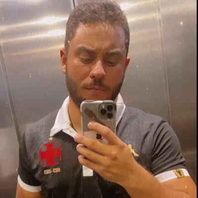 Animaisfantast's tweet photo. @GeovanniW13 @choquei O cara é vascaino, tem nem moral pra falar de ninguém. https://t.co/M5HdeqNbnp
