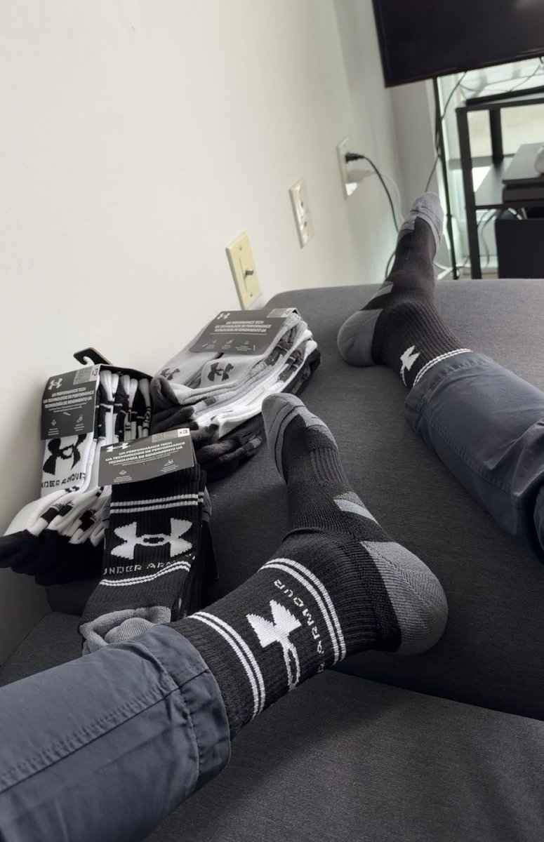 tsokz92's tweet photo. Got some new stuff… who wants to pay for it 😈
#gayboy #socks #findom #underarmoursocks #gaysocks #socksniff #gay #sockslove https://t.co/tq8UhSuTeW