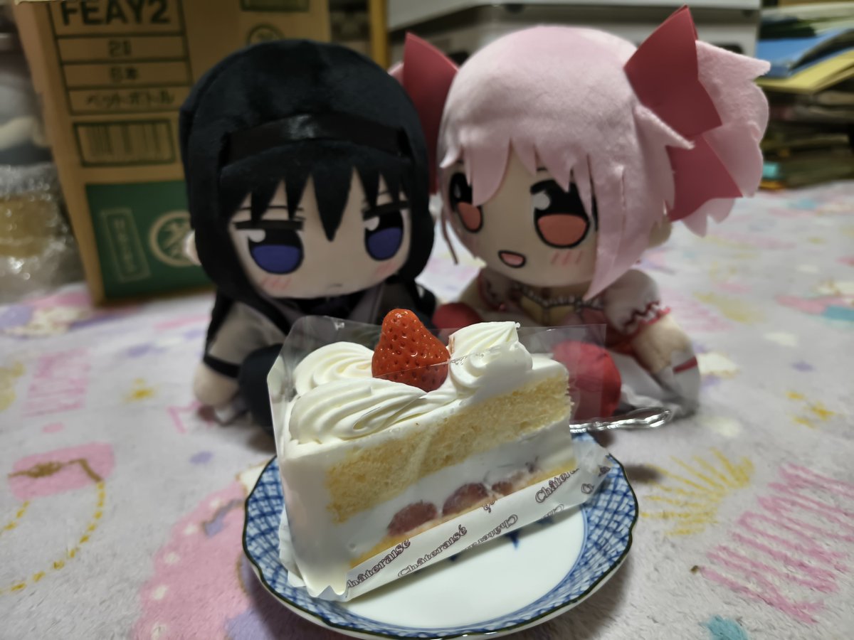 mei_spe's tweet photo. #鹿目まどか生誕祭2026 
 #まどマギ 
ケーキ🍰用意するのに遅れた😭
まどか誕生日おめでとう！！🎉

ほむら「1日遅れたけど、まどかお誕生日おめでとう。ケーキよ🍰」

まどか×5
「「「「「ありがとう！ほむらちゃん」」」」」

4枚目は下手ですが、自分が描いたイラストです！ https://t.co/AWiEXZV4Ex
