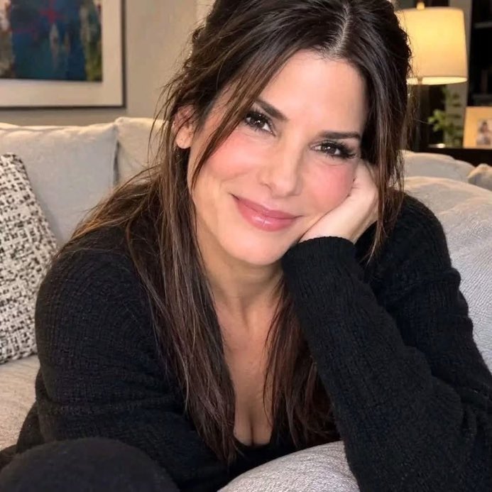 SandraBulle0x's tweet photo. Honey are you still in love with me….. https://t.co/AFKJkIBUPv