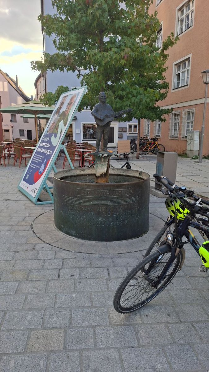 AndDe14's tweet photo. Ein Stück lokaler Geschichte in Bronze: Der Roider-Jackl-Brunnen verbindet Musik, Stadtbild und Brunnenkunst. Download: 3 €. Poster: ab 10,90 €.
https://t.co/tcKNmRgABW
#Freising #RoiderJacklBrunnen #QuotesToArt https://t.co/3Qq3j6yK2t