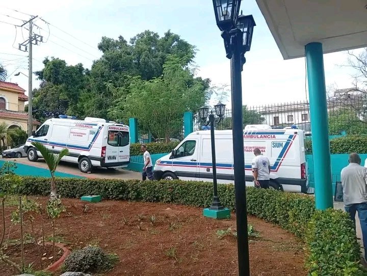 SNTSCuba's tweet photo. La Embajada de Rusia en #Cuba hizo entrega este sábado de 3 ambulancia (SIUM neonatal), cuyo destino serán las provincias de Santiago de Cuba, Matanzas y La Habana, donadas por el Gobernador y el pueblo de San Petersburgo, equipadas con todos los medios de urgencia https://t.co/AI8SvrP0wF