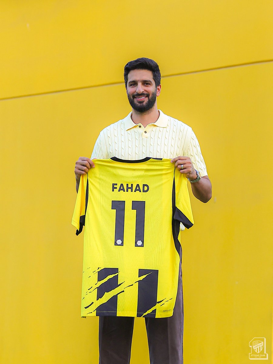 ittihad's tweet photo. 📸| سقراط .. على الحروف يضع النقاط 💫💛 https://t.co/8zWKzxR15X