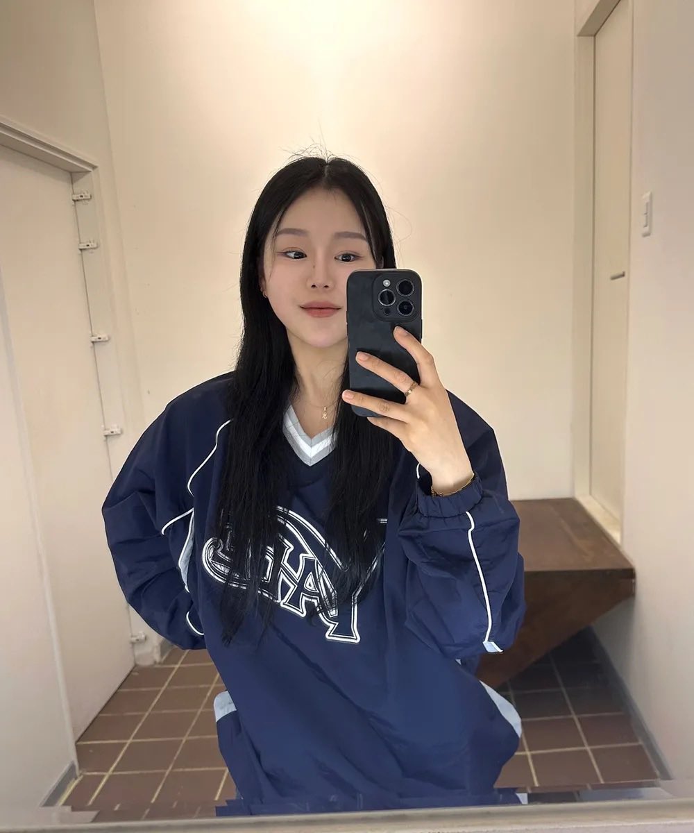 Octoberstuff's tweet photo. 🥟 ´ Yale Nylon Sports Team Jersey Long Sleeve_Black
ผ้าร่มสีดำแขนแถบ ปักทั้งหมด ไม่หนาฮะ ใส่วิ่งได้
สภาพ (10/10) size : อก 50 ยาว 27
price : 459 รวมส่ง
#พรีออเดอร์เกาหลี #โล๊ะตู้เสื้อผ้า #ส่งต่อเสื้อผ้า #aeae #ส่งต่อstylist #ส่งต่อcintage #yale https://t.co/2NzYDZKZx2