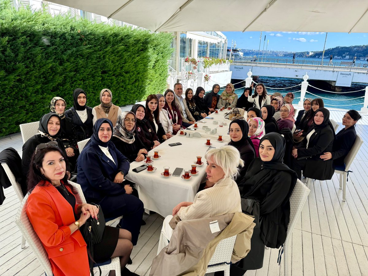 BBvolkanyilmaz's tweet photo. Olağan ilçe kongrelerimiz sürecinde, Milliyetçi Ülkücü iradenin sandıklara azami düzeyde yansıması için yaptıkları çalışmalar sonucunda, bu demokrasi yarışını diğer başarılı pek çok ilçemizin bir adım önünde tamamlayan Sultangazi İlçe Teşkilatımız ile bir araya geldik.

İlçe Başkanımız Sn. Yakup Bildik başta olmak üzere, kongre sürecinde emeği ve katkısı bulunan tüm yönetim kurulu üyelerimizi ve dava arkadaşlarımızı tebrik ediyor; bundan sonraki çalışmalarında başarılarının artarak devam etmesini diliyorum.