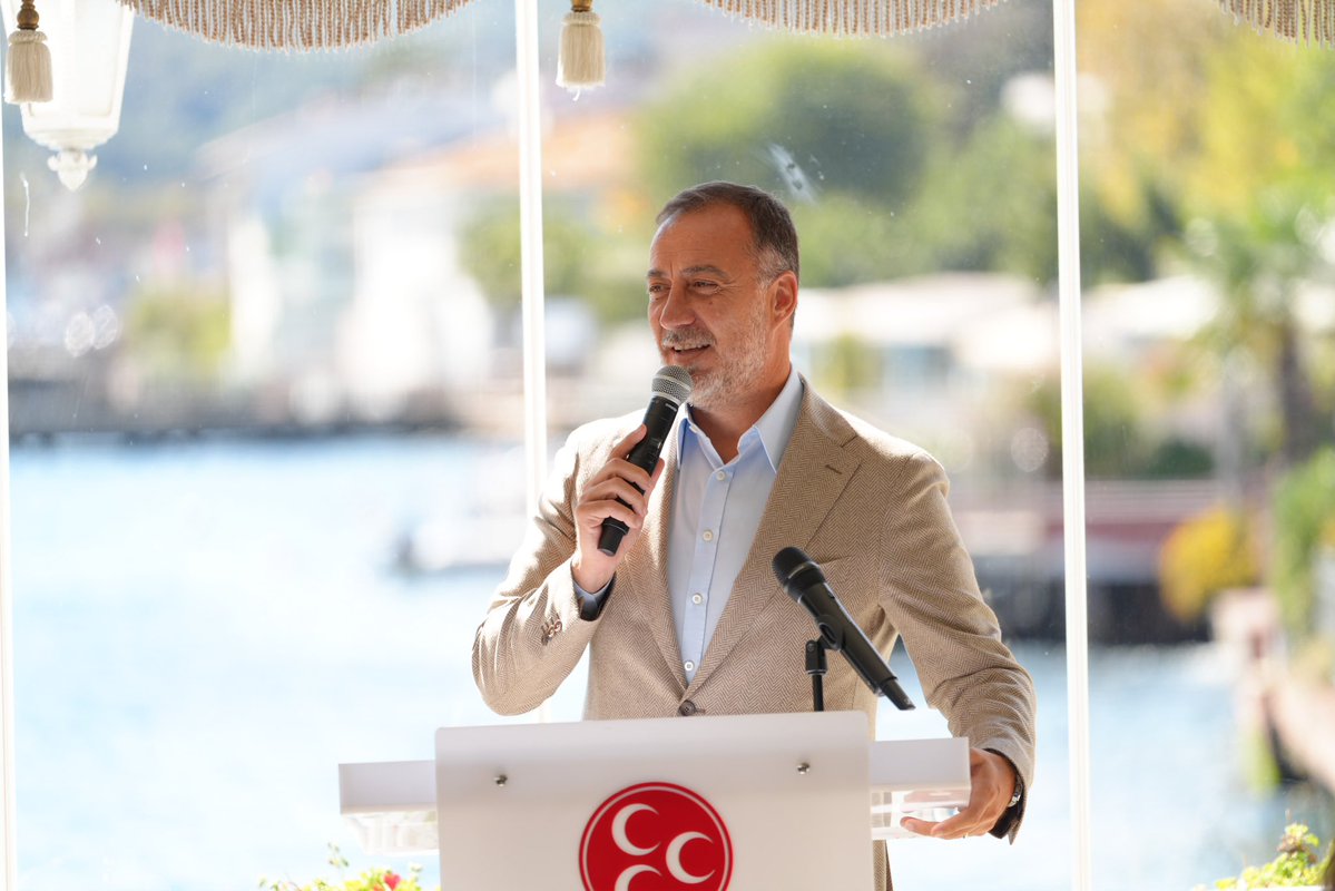 BBvolkanyilmaz's tweet photo. Olağan ilçe kongrelerimiz sürecinde, Milliyetçi Ülkücü iradenin sandıklara azami düzeyde yansıması için yaptıkları çalışmalar sonucunda, bu demokrasi yarışını diğer başarılı pek çok ilçemizin bir adım önünde tamamlayan Sultangazi İlçe Teşkilatımız ile bir araya geldik.

İlçe Başkanımız Sn. Yakup Bildik başta olmak üzere, kongre sürecinde emeği ve katkısı bulunan tüm yönetim kurulu üyelerimizi ve dava arkadaşlarımızı tebrik ediyor; bundan sonraki çalışmalarında başarılarının artarak devam etmesini diliyorum.