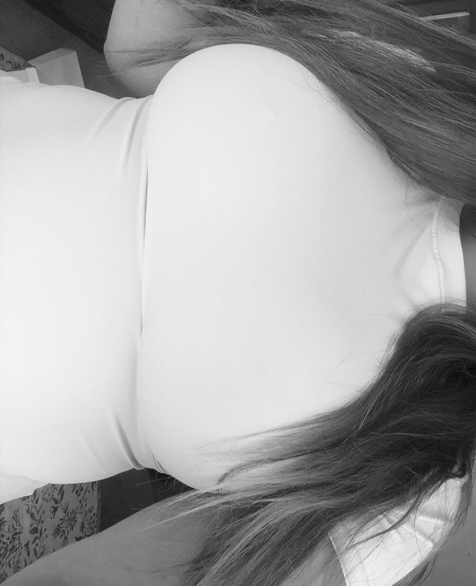 Destinykirsr5f's tweet photo. This is definitely my new favourite shirt! It holds them so well 🥹😋
What do you guys think?
#opinions #milk https://t.co/f3LrMnAkga