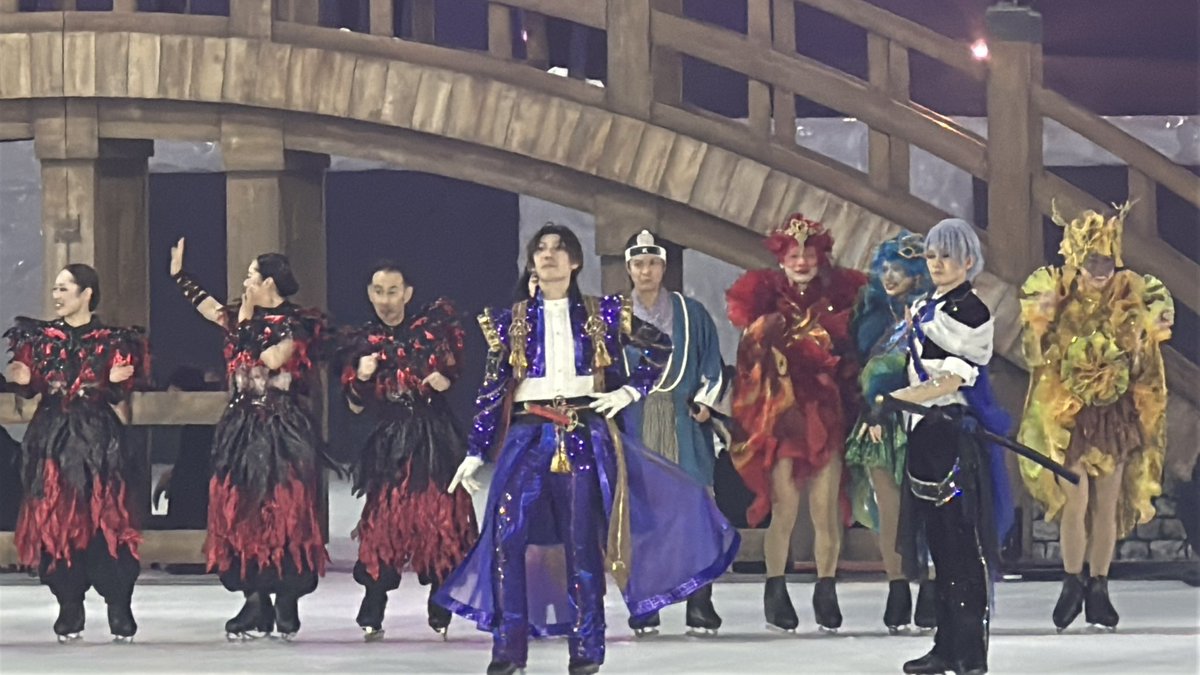 rey0624's tweet photo. 刀ブレ観てきました〜⛸️⚔️
戦闘あり、歌ありと盛りだくさんで楽しかったです☺️
スケートデザインのキャラクターのキラキラ光る衣装が間近で見れて感動しました！
ストーリーも歴史や逸話をしていたらお！っと気づく部分があったりして楽しかったです✨✨
生アテレコ、生演奏もとっても良かった👍 https://t.co/QQ7b4Zqdgd