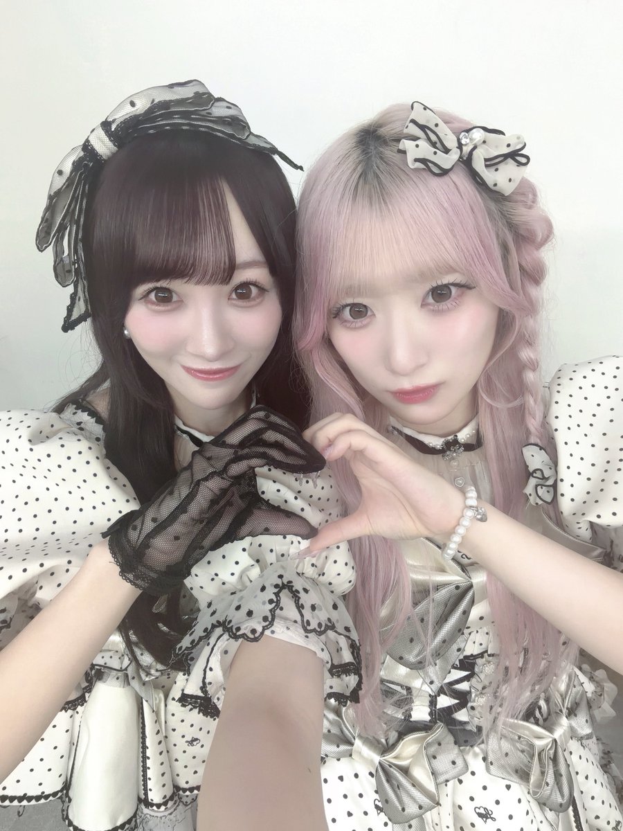saitou_kiara's tweet photo. 行こラブ会ありがとうございました！
みなさんとたくさん笑えて楽しかったです🫶🏻

りさちーと髪飾り交換したんだ♡ https://t.co/LRHtXOAzvp