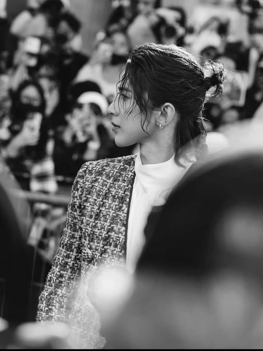 Amanda802k's tweet photo. Oh no, oh no, oh my god! Why is the magic not working

KUN for Valentino in paris
#KUN #valentino #KUNxValentinoSS27 #ValentinoSS27 #ValentinoAntibiblioteca
@kun_officialx @MaisonValentino https://t.co/Esr8aXcPuP