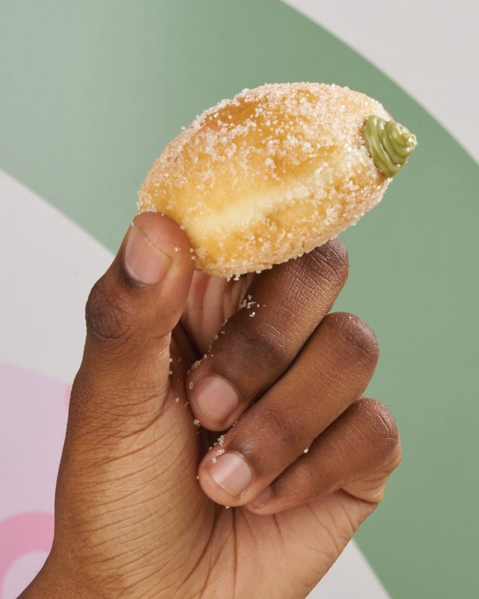 KrispyKreme_ZA's tweet photo. The two-finger test has officially entered the chat. ��🏽🤏🏽

HOLD IT. CLOCK IT. BITE IT. GET MESSY! 🤭

While stocks last. T&amp;Cs apply. https://t.co/HFnuE0QvhM