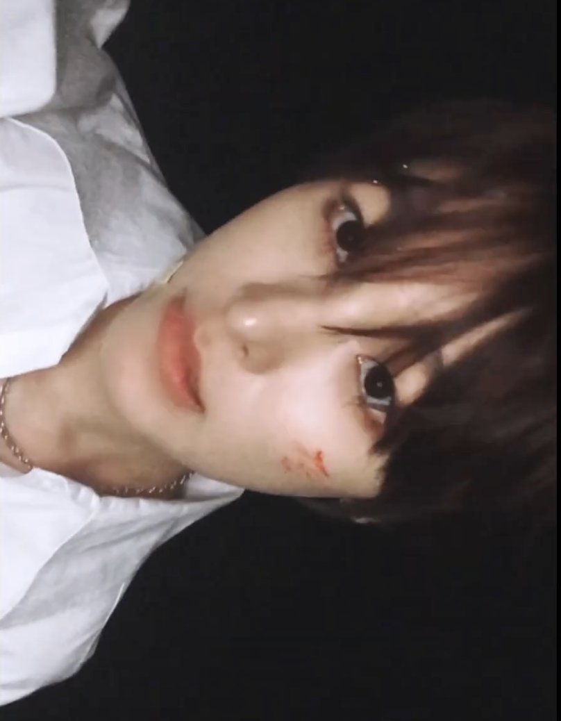 bluedaayoo's tweet photo. 헤어지고 술 퍼먹고 개망나니 돼서 어플에 사진 올린 거 발견한 거 같아서 믿히겠네잉 https://t.co/ErnwK87NFN