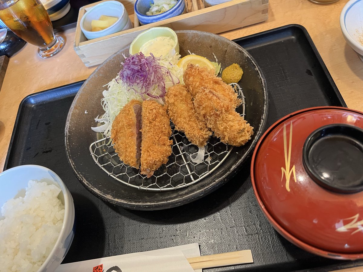 ikebouzu's tweet photo. とんQのヒレカツとカキフライ定食美味い！ https://t.co/ruU71mBrJa