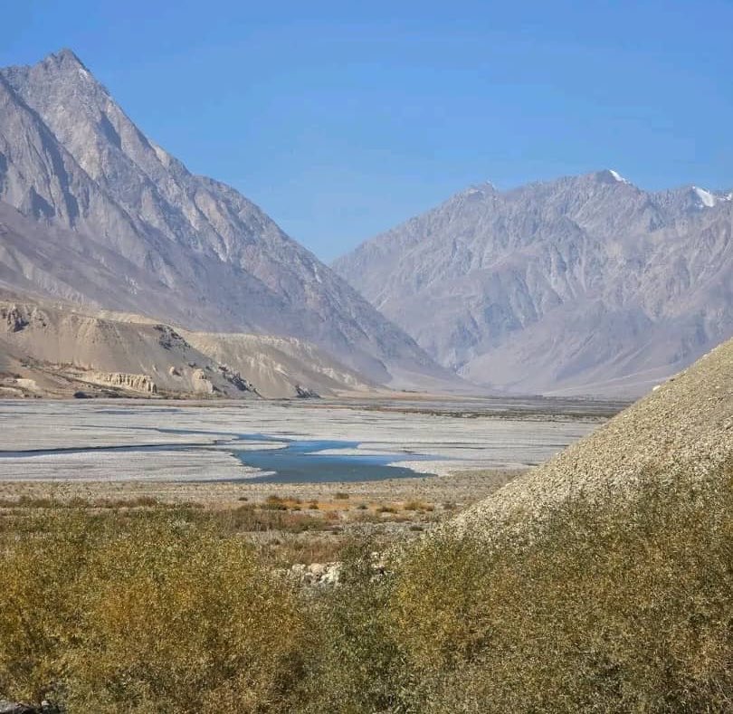 Tamim__313's tweet photo. پر ګڼو امنیتي او سیاسي فشارونو سربېره د واخان دهلیز مواصلاتي بهیر فعالیت زموږ د ژمنې اصالت او کره توب په نښه کوي، نن ورځ په هیواد کې د حریت او مالکیت احساس په اوج کې قرار لري، زموږ دولتداري، سیاست، پالیسي او پلانونه د تشو لاپو او دروغجنو وعدو پر ځای په عملي ستراتیژيو اتکاء لري. https://t.co/ztH4kUQE1D