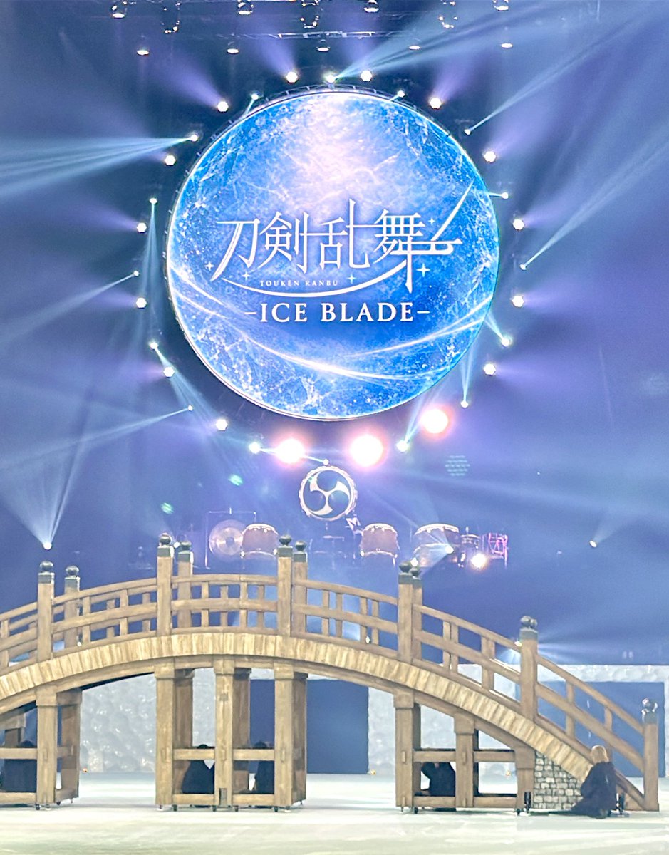 rey0624's tweet photo. 刀ブレ観てきました〜⛸️⚔️
戦闘あり、歌ありと盛りだくさんで楽しかったです☺️
スケートデザインのキャラクターのキラキラ光る衣装が間近で見れて感動しました！
ストーリーも歴史や逸話をしていたらお！っと気づく部分があったりして楽しかったです✨✨
生アテレコ、生演奏もとっても良かった👍 https://t.co/QQ7b4Zqdgd