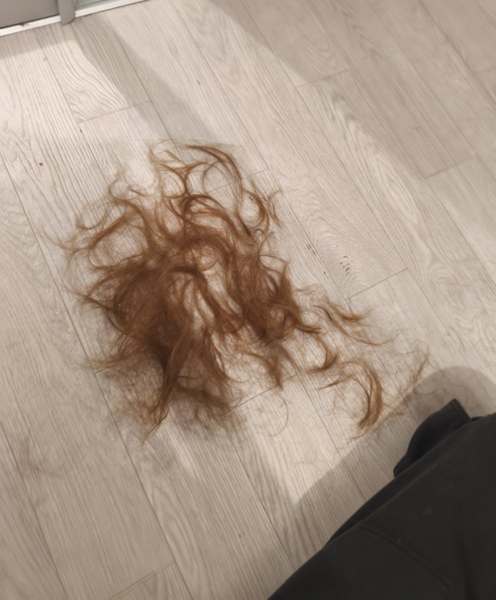 mmm1ww1's tweet photo. сам себе парикмахер https://t.co/Y5AoMXKG6U