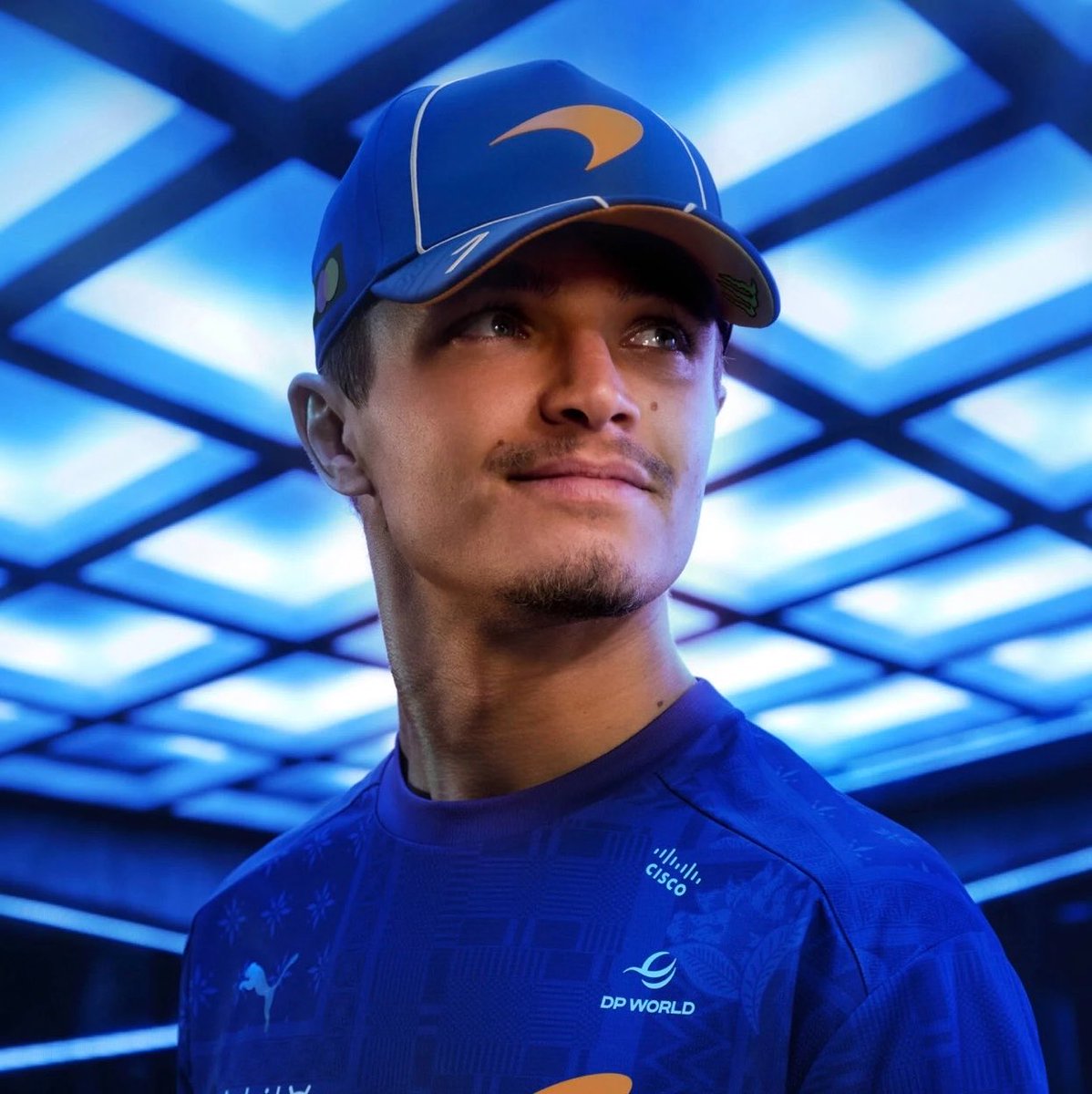 ln4norris's tweet photo. lando's special cap for singapore! https://t.co/YASX5igJKl