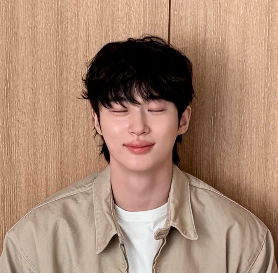 ws_folder's tweet photo. 여자들이 행복해하니까 이제 디폴트값으로
<😌> 주는 남자.. 이런 센스도 재능의 영역이라고 https://t.co/agJXOdvJSs