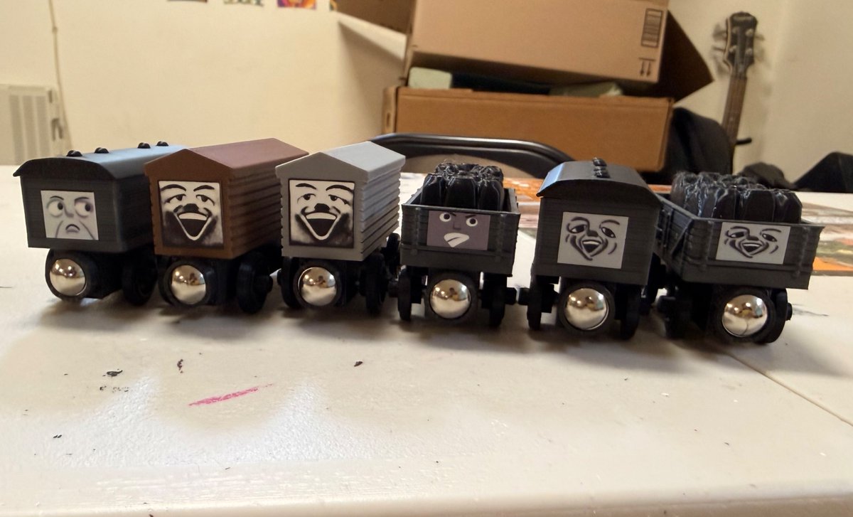 AnnieCYouTube's tweet photo. Received these as a gift, can now confirm that Quality Trains and More trucks are certified awesome https://t.co/DEuSLcSOM5