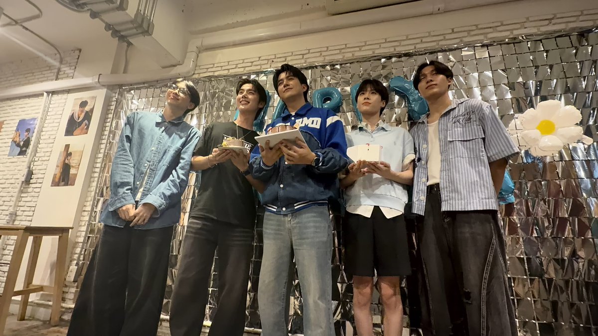 02BN1213's tweet photo. ฉันมีความสุขมากที่ได้มีส่วนร่วมในกิจกรรมนี้และได้สร้างความทรงจำที่แสนวิเศษมากมาย! ขอบคุณทีมงานทุกคนที่จัดกิจกรรมนี้!💕
@forthpcsp @fforth_family
#26thBrightestForth
#fforthpcsp https://t.co/1sTv5fF46C