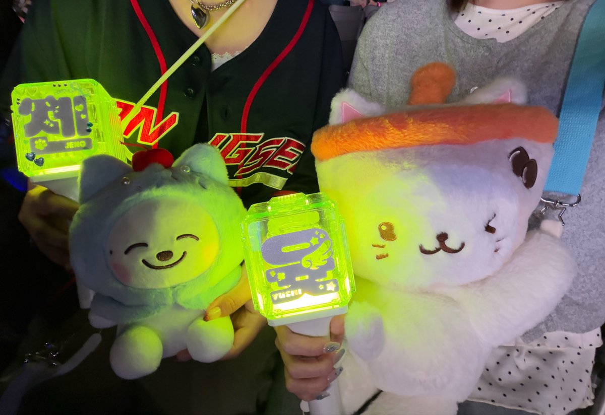 wwwishww's tweet photo. a-nation楽しかった♩
ペンミぶりのゅりょもさいこ〜だったし、フェスで見るがるちゃんもとってもかっこよかったし、超特急はマイバと超えアバでガチ踊りして楽しかった😭そしてなにより、初ジェミンさんの顔がとってもかっこよすぎて、レベチでやばかった😭😭😭😭😭 https://t.co/FXnBPo1qdh