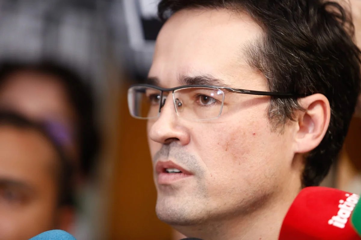 Metropoles's tweet photo. ➡️ STF | Ministro do TSE diz a Dino que Deltan tentou escapar da inelegibilidade

Floriano havia barrado candidatura, mas Kassio suspendeu decisão e manteve Deltan na disputa pelo Senado

Leia na coluna de @manualcantaraa https://t.co/AOX9UqdgKr