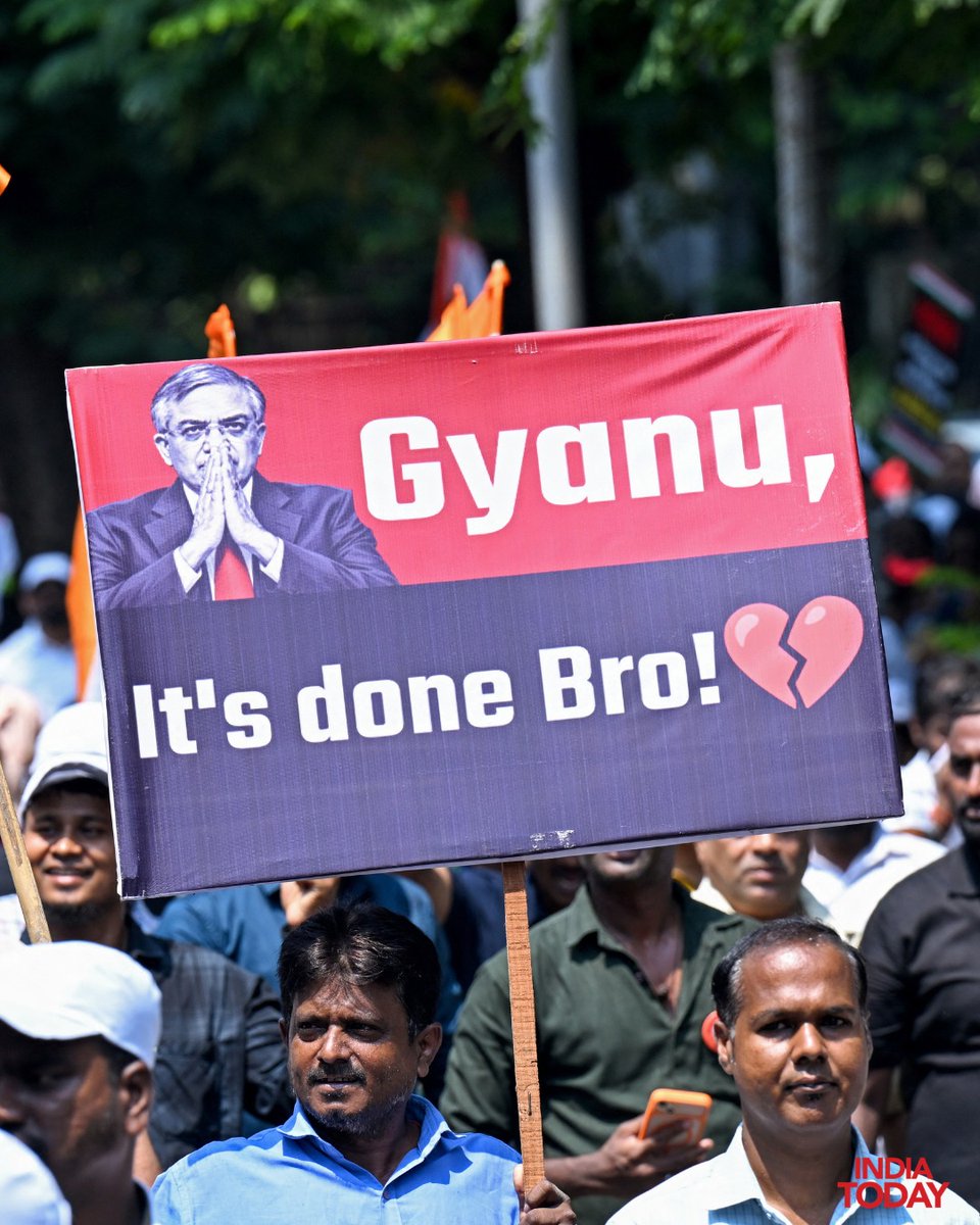 IndiaToday's tweet photo. Supporters hold placards during a protest demanding the resignation of India’s Chief Election Commissioner Gyanesh Kumar, organised by the Shiv Sena (UBT) and Maharashtra Navnirman Sena (MNS) in Mumbai.

#Mumbai #GyaneshKumar #ElectionCommission #ShivSenaUBT #MNS #ITPhotoblog https://t.co/fzNXs3Boki