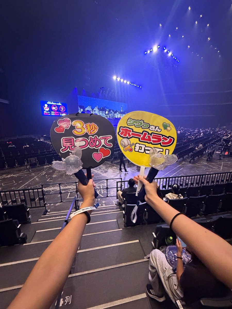 moke3034's tweet photo. #ゆあんくん #えと ちゃん🎶
Kアリ通しで参戦してきた😻
dayは沢山泣いた😭最初の演出で泣いて同行の子と肩寄せてた🥹
新曲も本当に感動した> ̫ <感動をありがとう😭
nightはもう終わっちゃうんだなっていう悲しさで溢れてた😭nightはファンサくれたから後悔無しだよ👊
@YuaPyoon @eto_cp #からぴち https://t.co/Cj0L23hYuR
