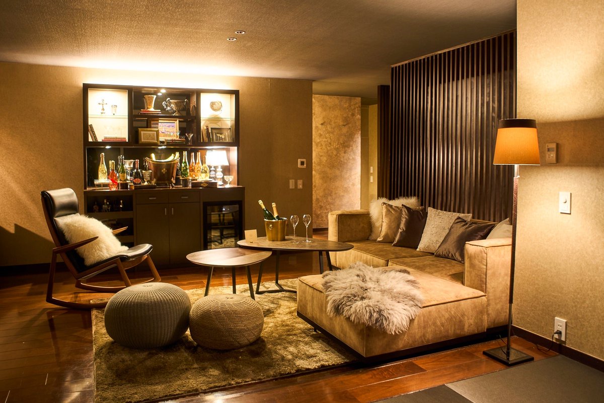 TS__Eliot's tweet photo. いつかは行きたいと思ってた死ぬほど酒が飲める鎌倉のbarhotel香山、目を付けた時からどんどん値上げしててひっくり返ってる。 https://t.co/FPez8tShqN