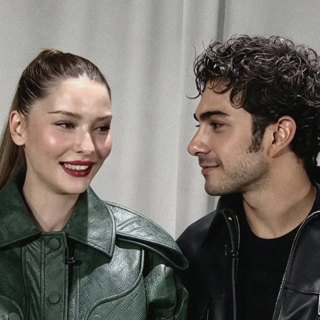 deemdiary's tweet photo. ik he can’t believe she’s real https://t.co/BRG6779IOa