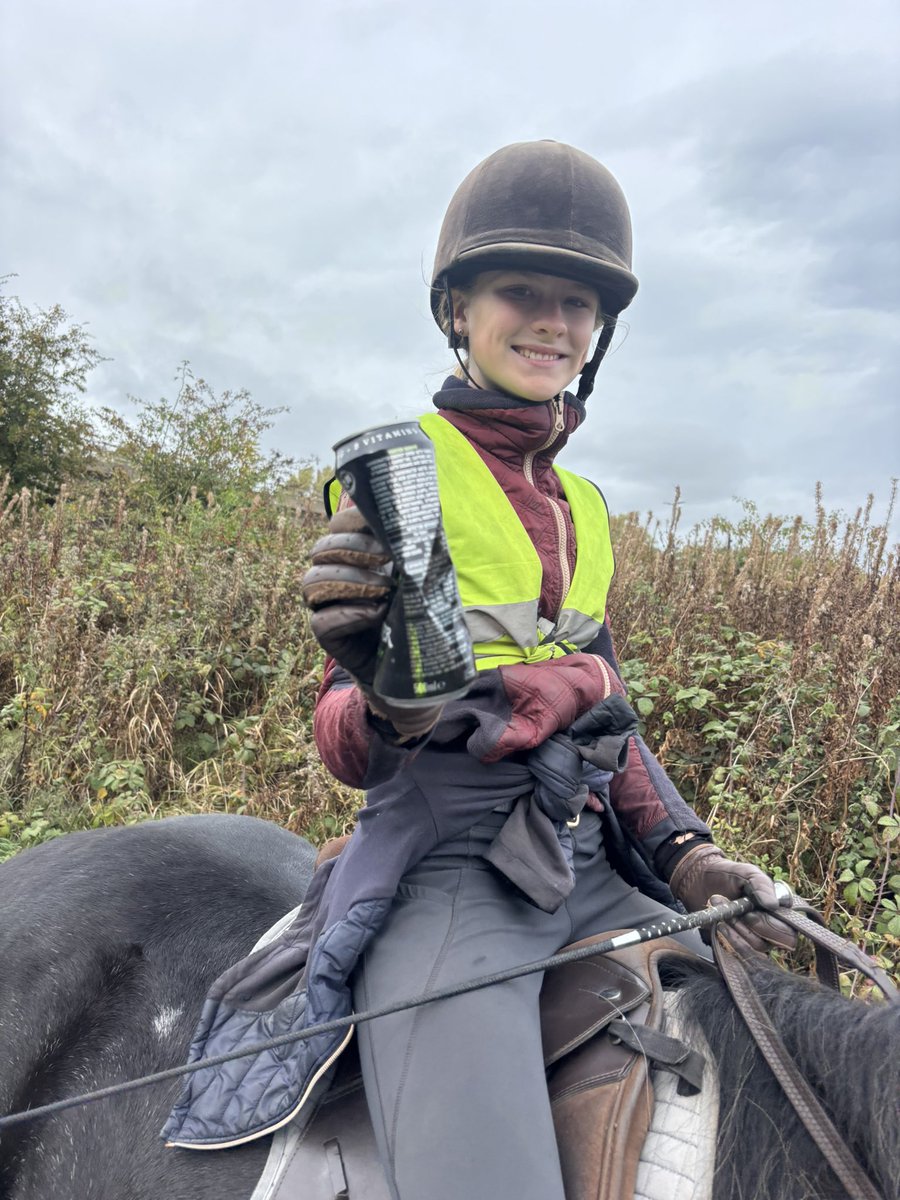 waddells74's tweet photo. #litter along 🛣️ ⚠️ Dangerous 🐴 Remember it takes 2minutes to #Binit 🗑️ keeping everyone safe 👧 🐴 🚙 🚐 🏍️ 🚲 🚛 🛻 🚌 #Cambois #VolunteerWork let’s keep our roads 🛣️ safe 👍 #Northumberland 🥰 xx trot off to a bin 🗑️ guys x 😃 https://t.co/eeOGLyELJz