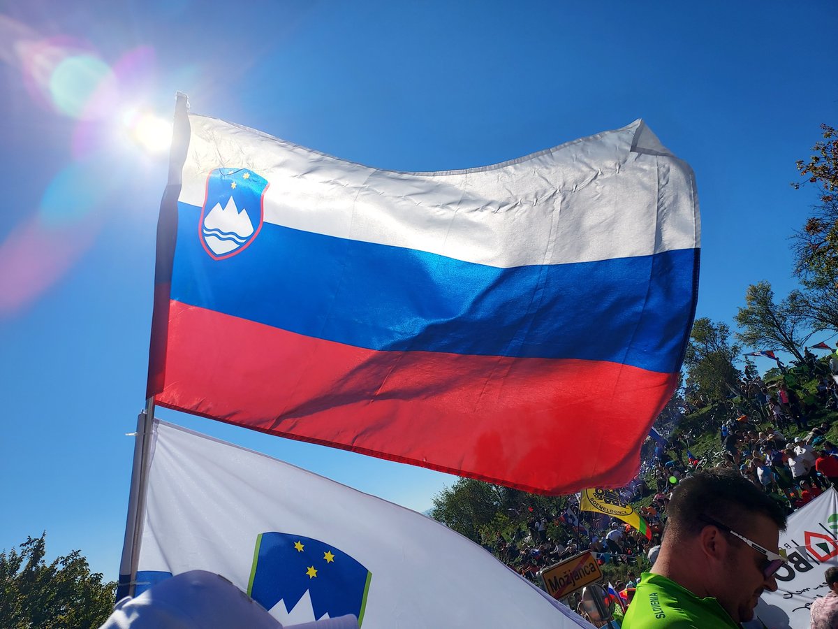 PredsSDSKamnik's tweet photo. Neverjetno vzdušje danes na Možjanci! 🚲🇸🇮 bravo naši junaki, poklon Luki Mezgecu. https://t.co/t6JtteNK7F