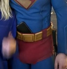 NguynHongUyn8's tweet photo. My costume has no pocket so.....
#superman #supergirl https://t.co/yh4x2ERRSe