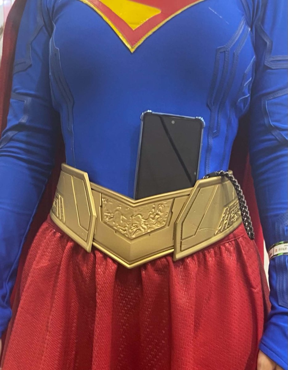 NguynHongUyn8's tweet photo. My costume has no pocket so.....
#superman #supergirl https://t.co/yh4x2ERRSe