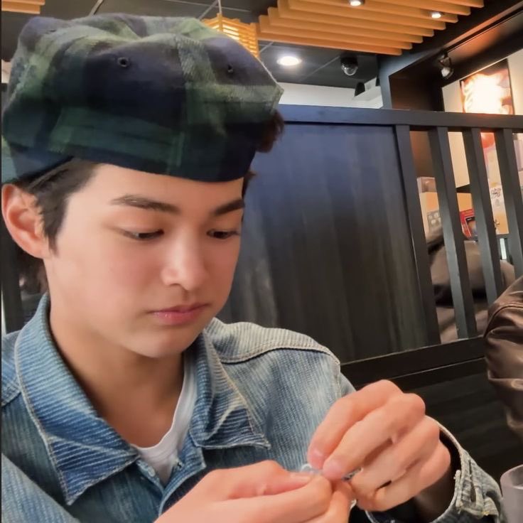 keonhoimupp's tweet photo. “monsieur keonho” : tuan keonho / Mr. keonho 
duhh gue merinding banget😭😭 dd udah jadi artis besar😭🫳🏻 https://t.co/Inb2VASrIy