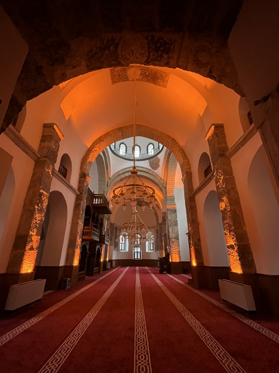patyale's tweet photo. In #Trabzon it is #Ayasofya that gets all the attention but when Mehmed II captured city in 1461 all Byzantine churches became mosques. Panagia Christokephalos (built 914, extended C13th) became Büyük Fatih Cami. Think breakaway Byzantine emperors crowned in here. https://t.co/gZgxqdtaTj