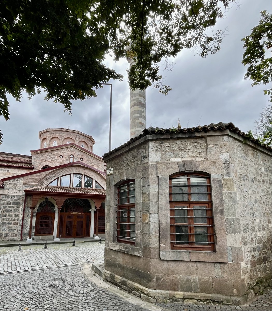 patyale's tweet photo. In #Trabzon it is #Ayasofya that gets all the attention but when Mehmed II captured city in 1461 all Byzantine churches became mosques. Panagia Christokephalos (built 914, extended C13th) became Büyük Fatih Cami. Think breakaway Byzantine emperors crowned in here. https://t.co/gZgxqdtaTj