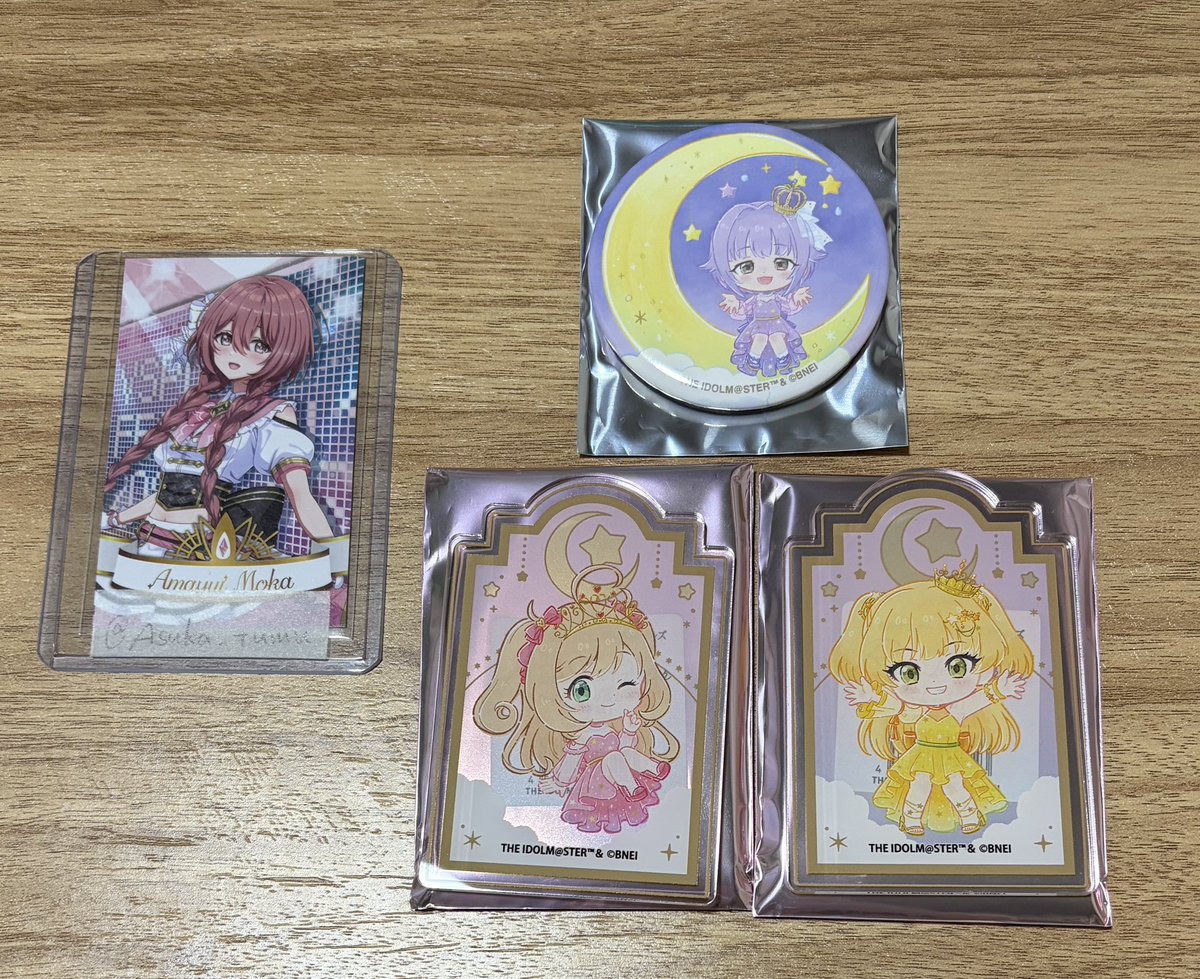 Asuka_tumu's tweet photo. 【交換】デレマス  シンデレラガールズ  Rose Tea Parlor  特典 コースター アクリルカード 缶バッジ

譲▷▶︎蘭子,周子,まゆ,イヴ,心,千佳,幸子,莉嘉

求▷▶︎飛鳥,ちとせ(飛鳥優先)

郵送交換またはKアリDay2での手渡し
検索からでもお気軽にお声掛けください！ https://t.co/4QdTFJnLWj
