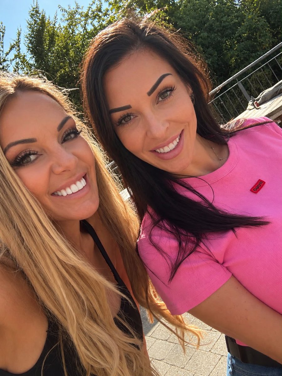 StaceySaranxxx's tweet photo. With @x_summers  day out x https://t.co/mUef7keImo