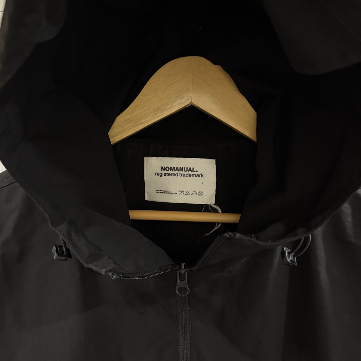 Octoberstuff's tweet photo. 🥟 ´ NOMANUAL PENON WIND SHELL - BLACK
ผ้าร่มอย่างดี ไนรอลมีฮู้ดหมวก สวยเลย
สภาพ (10/10) size : อก 52 ยาว 26
price : 499 รวมส่ง
#พรีออเดอร์เกาหลี #��ล๊ะตู้เสื้อผ้า #ส่งต่อเสื้อผ้า #aeae #ส่งต่อstylist #ส่งต่อcintage #nomanual https://t.co/Zw4lKGv7T3