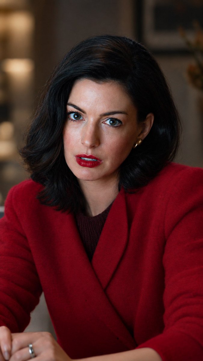 koreanoli's tweet photo. Anne Hathaway as Verity Crawford ❤️ https://t.co/9nhJWgf6f6