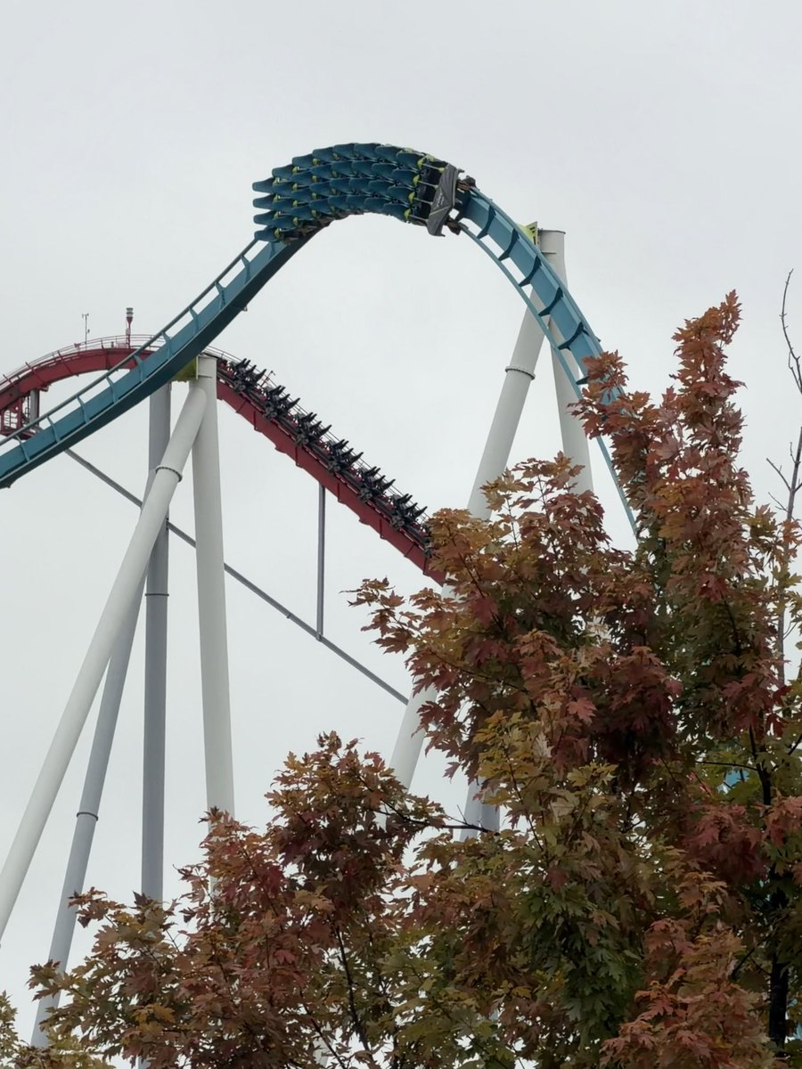 The_Fury_Guy's tweet photo. Another overcast day and in the low 60s! Great recipe for some #FuryTime! Caught some of the striker too 😜#SundayFunday #Fury325 #ThunderStriker  @Carowinds https://t.co/GTHAms0xAe