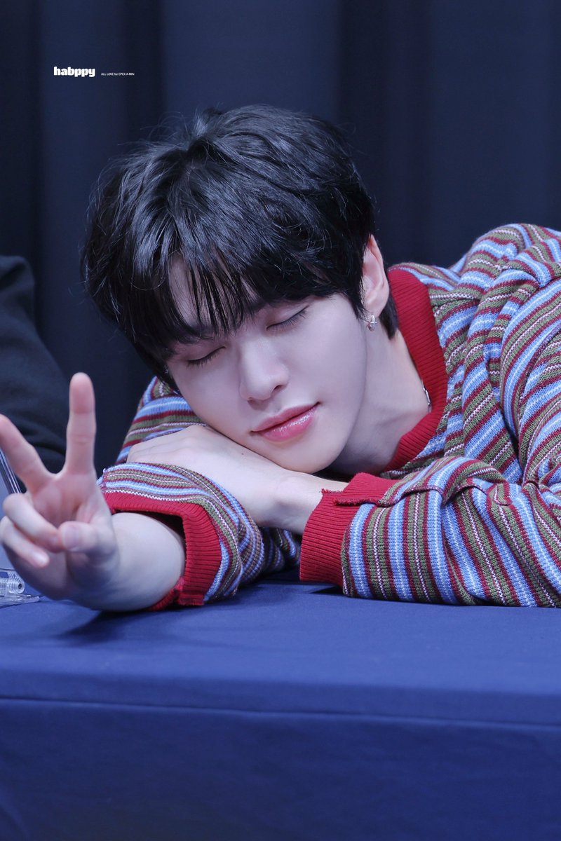 habppy0522's tweet photo. 261004 스타라이크뮤직
✌️✌️
#이펙스 #EPEX #아민 #AMIN https://t.co/MGBEyktDjd