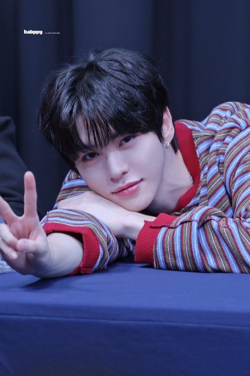 habppy0522's tweet photo. 261004 스타라이크뮤직
✌️✌️
#이펙스 #EPEX #아민 #AMIN https://t.co/MGBEyktDjd
